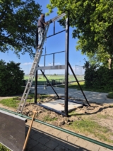 Plaatsing frame t.b.v. nieuw elektronisch scorebord (vrijdag 9 mei 2025) (22/31)